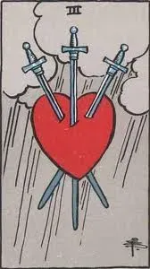 El Tres de Espadas en el Amor y Amistad